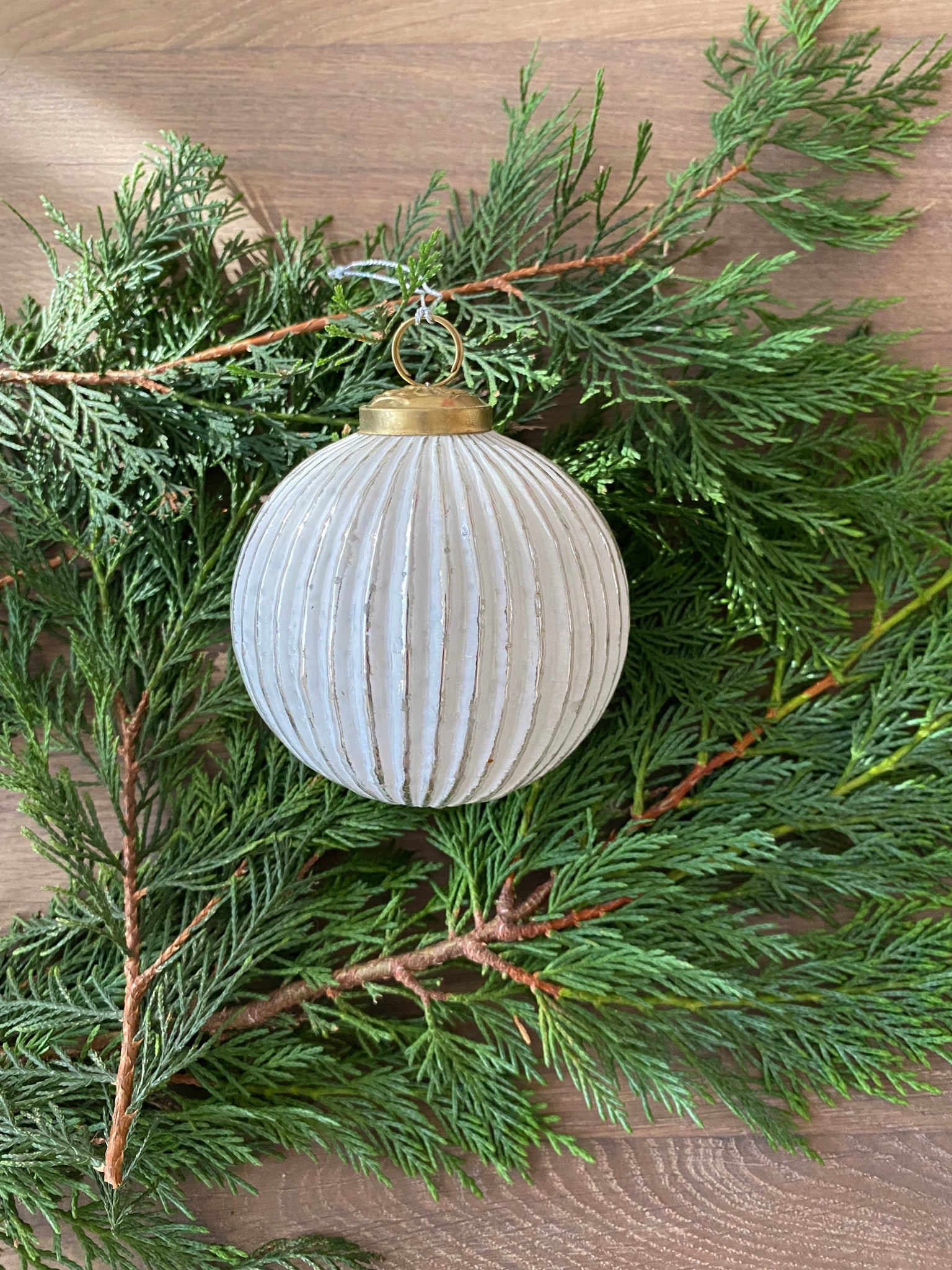 Ribbed Antique White Bauble